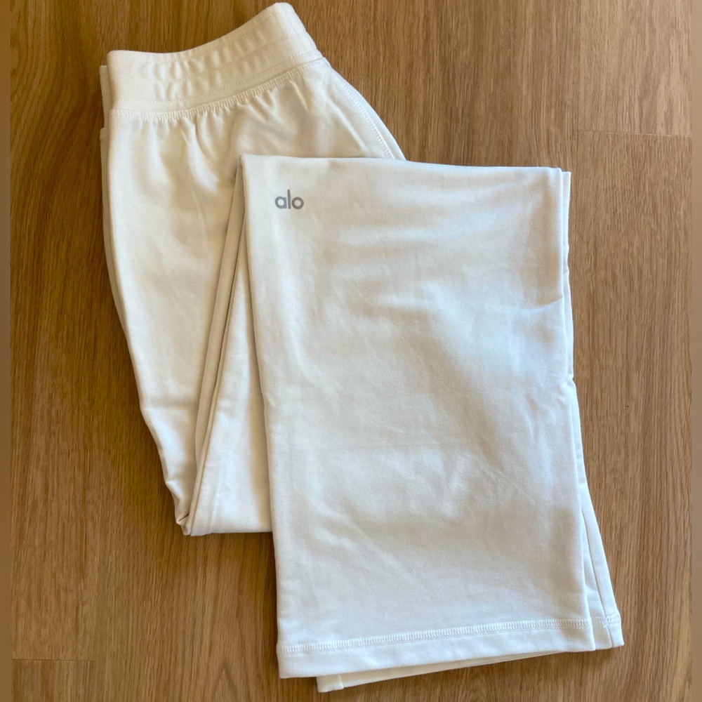 NWOT Alo Wide Leg Sweatpants! ✨